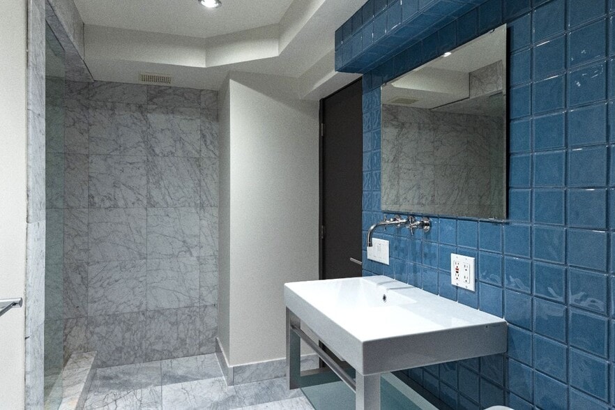 Building Photo - 8825 Hollywood Blvd