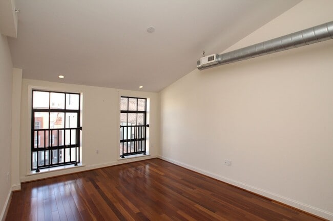 Building Photo - 239 Market St