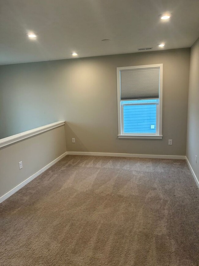 Building Photo - Must See New Construction In Mount Washing...