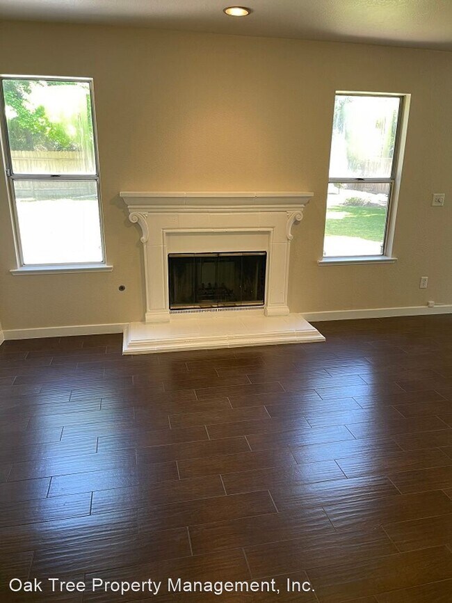 Building Photo - 3 br, 2.5 bath House - 10352 N. Doheny Drive