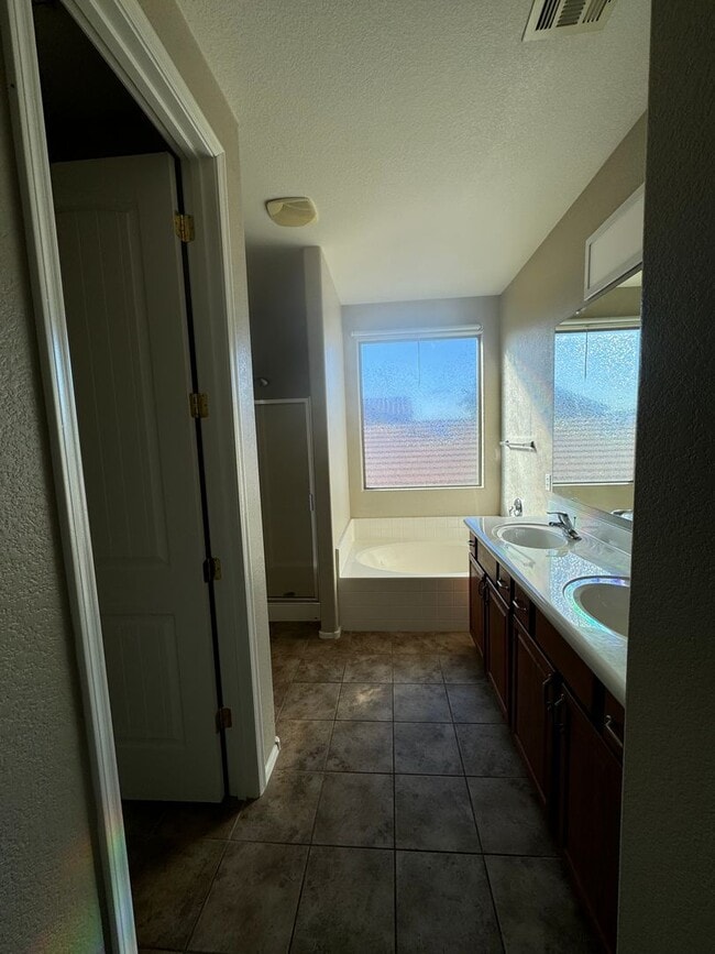 Building Photo - 4 bedroom in Sun Groves in Chandler