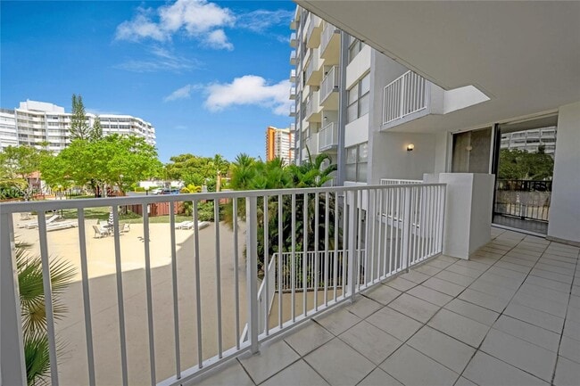 Building Photo - 1300 NE Miami Gardens Dr