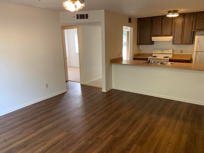 Building Photo - 716 Fairview Dr