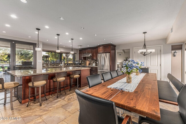 Building Photo - 5821 E Cactus Rd