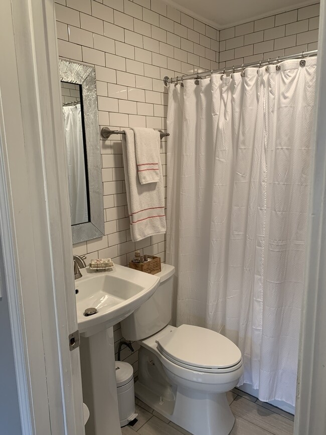 Building Photo - 146 N Brockway St