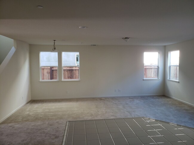 Building Photo - North Natomas Home 4 Bed 2.5 Bath W/ Loft ...