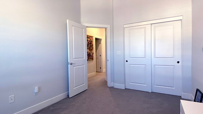 Building Photo - Spectacular 3 Bedroom Townhouse in Gate Community Near Sky Canyon and Centennial! Strip Views!