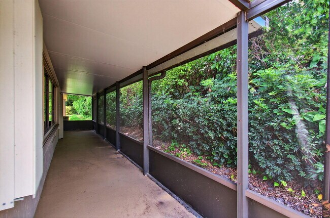 Building Photo - 2925 Riviera Dr