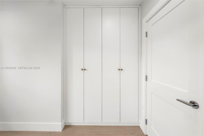 Building Photo - 10945 SW 75th Ct