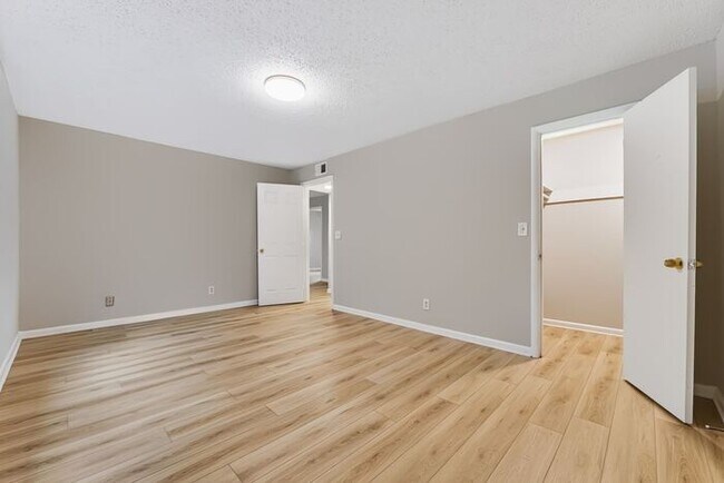 Building Photo - 1635 Line Cir