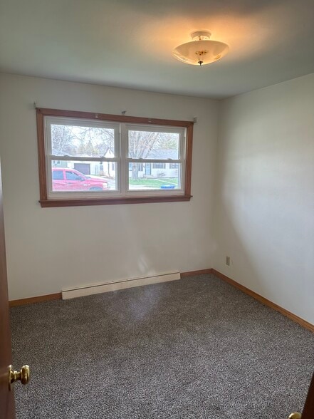 Building Photo - 906 S Christine St