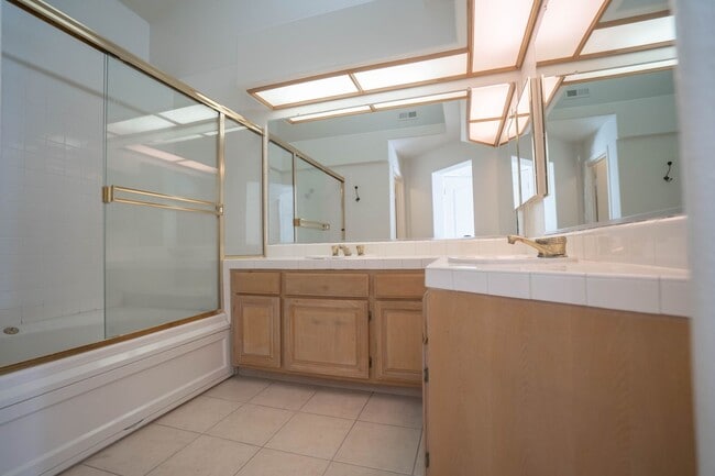 Building Photo - Charming 3-Bedroom Townhome with Dual Fireplaces and Pool Access in Stevenson Ranch!