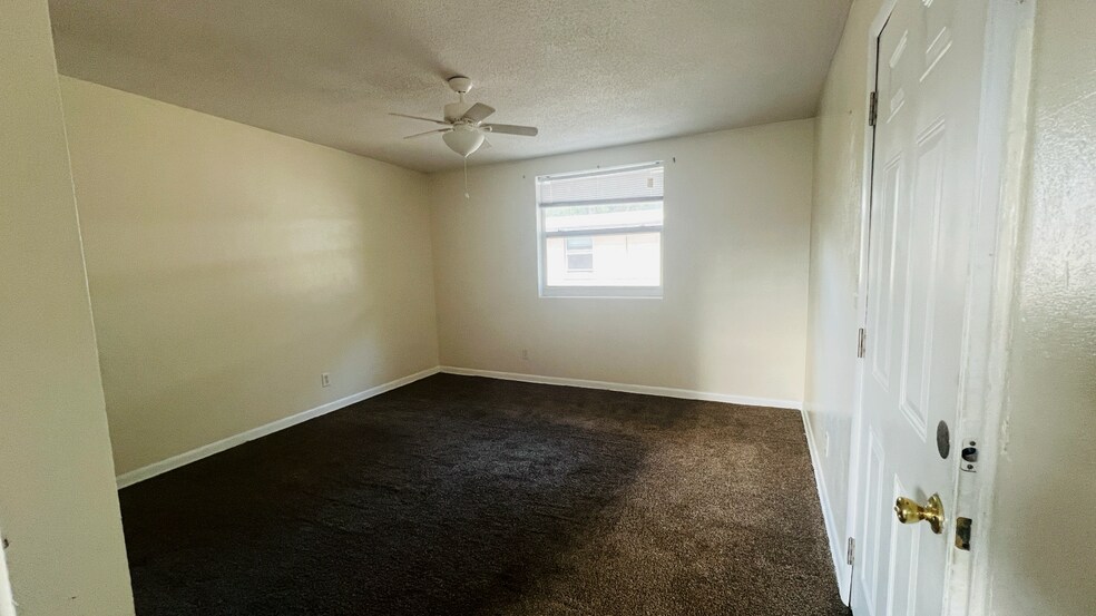 Building Photo - 2730 Hamilton Cir
