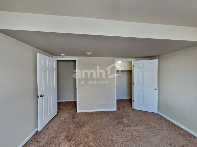 Building Photo - 947 Foxboro Dr
