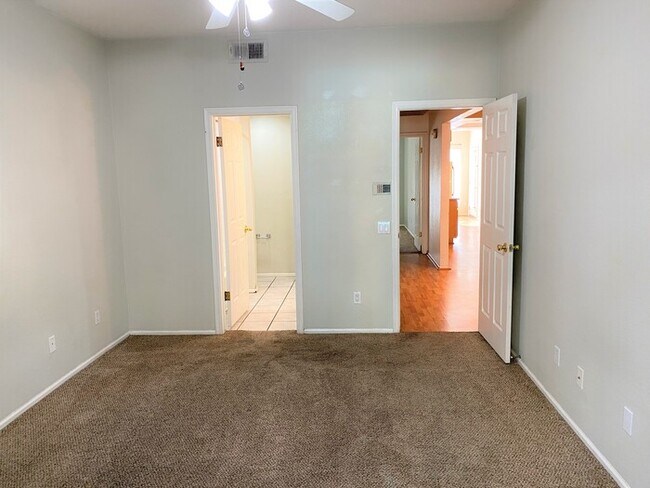 Building Photo - 101 N 7th St Unit 173, Phoenix, AZ 85034