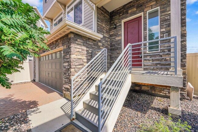 Building Photo - $2,795.00 - 3 Bedrooms, 2.5 Bathrooms, Sin...