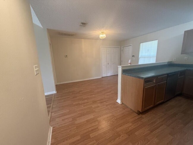 Building Photo - 535 N Forest Dr