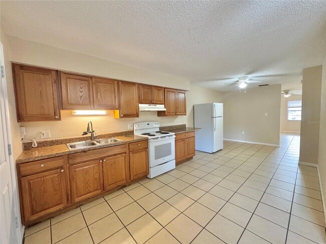 Building Photo - 2571 Elm Ave