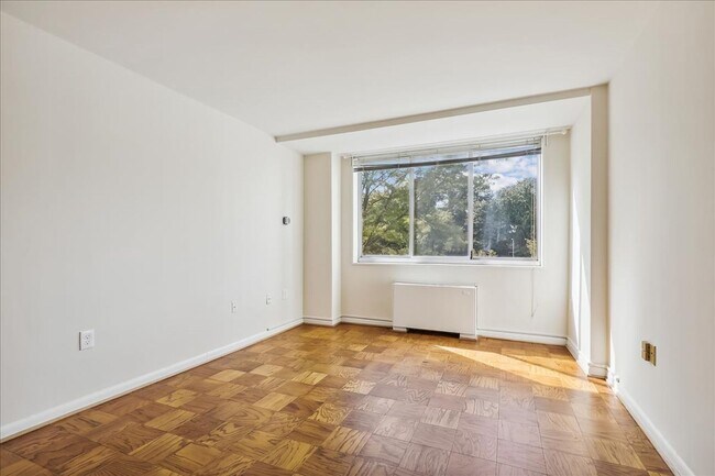 Building Photo - 10401 Grosvenor Pl