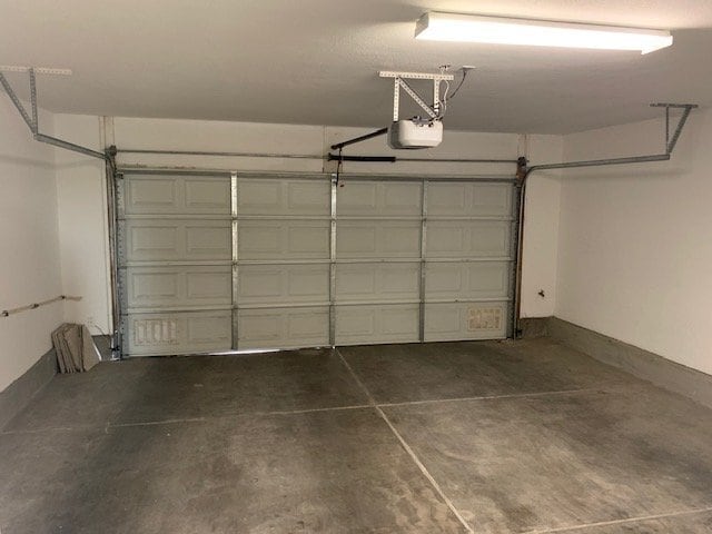 Building Photo - 3900 E Commerce Way