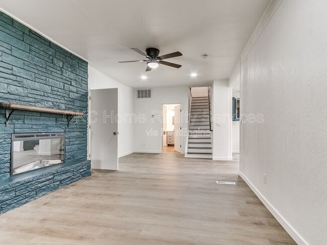 Building Photo - 1812 W Noble Ave