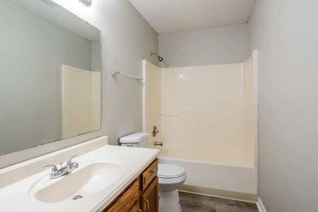 Building Photo - 791 Helm Dr