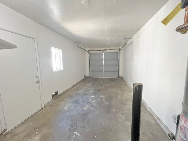Building Photo - 1729-1731 Madrone Avenue