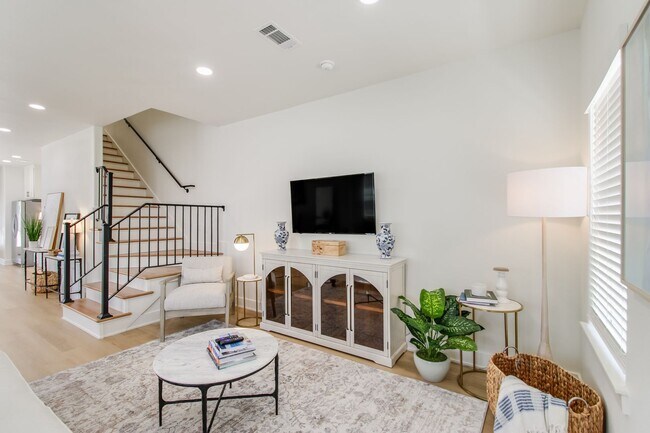 Building Photo - 1107 W 9th Ave