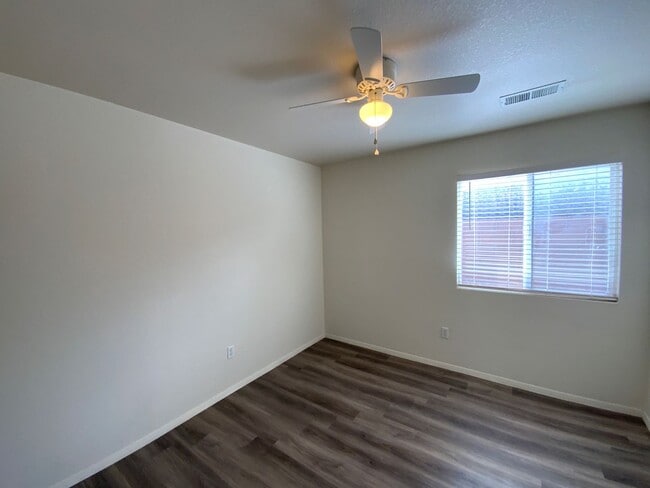 Building Photo - 4 Bedroom Single Story Home Available Near Unser Blvd NE & King Blvd NE in Rio Rancho!