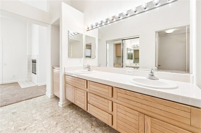 Building Photo - 5824 Spinnaker Bay Dr