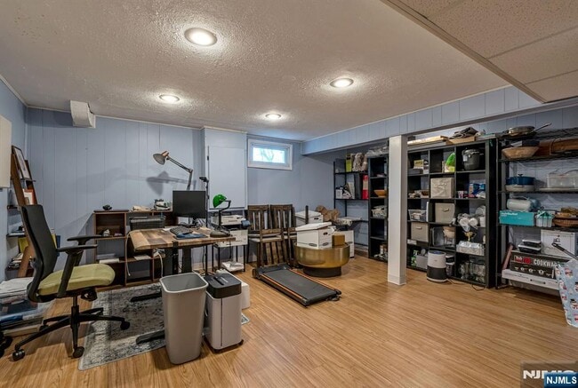 Building Photo - 542 Nagle St