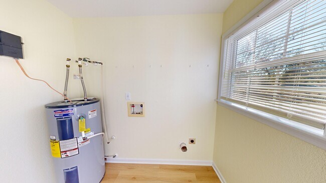 Building Photo - 116 Mybet Ct