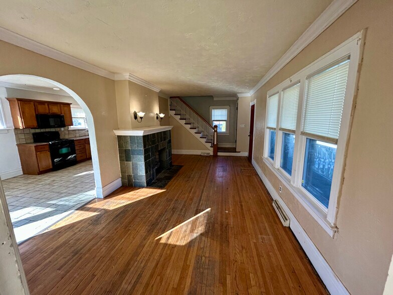 Building Photo - 1407 Strong Ave