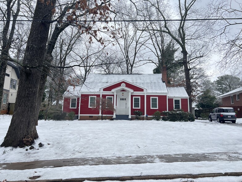 Beautiful in the snow as well - 2506 E Woodland Cir
