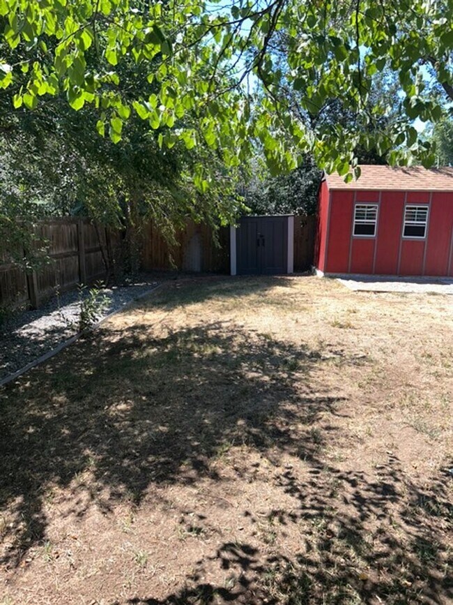 Building Photo - Updated 4 Bed Home with Finished Basement, Central A/C & Fenced Yard in Lakewood!