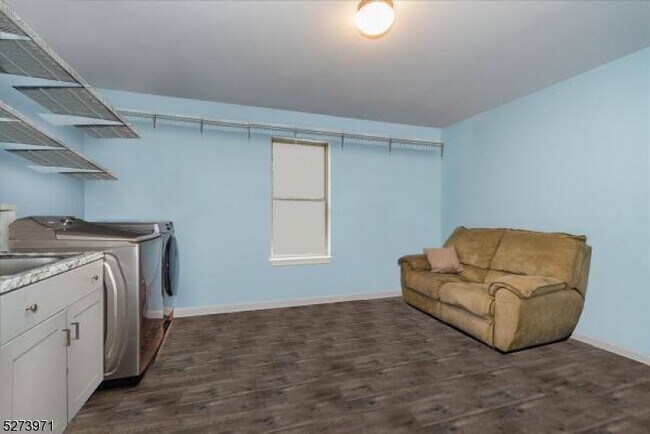 Building Photo - 153 Stag Hill Rd