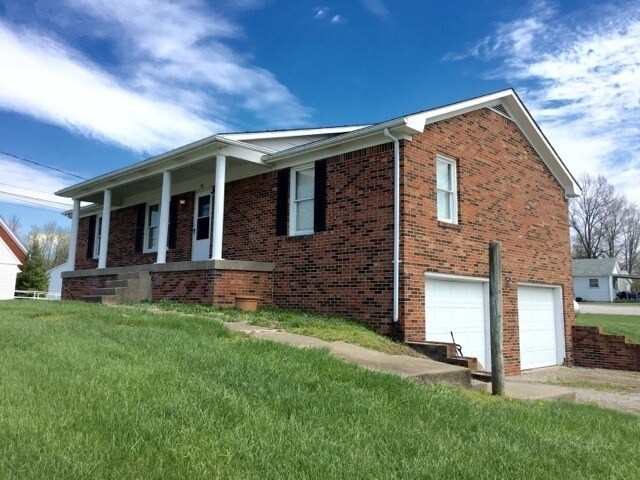Building Photo - 111 Pleasureville Rd