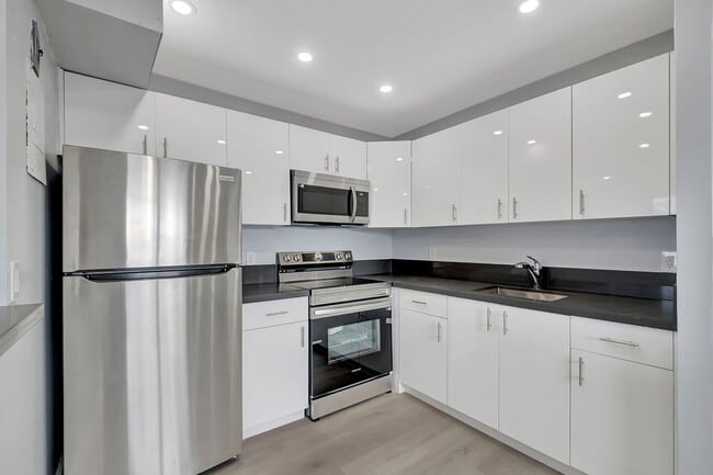 Building Photo - 171 Monaco Way