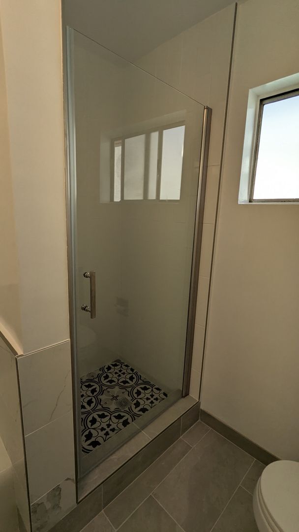 Building Photo - Beautifully Remodeled 2 Bed 1.5 Bath Santa...