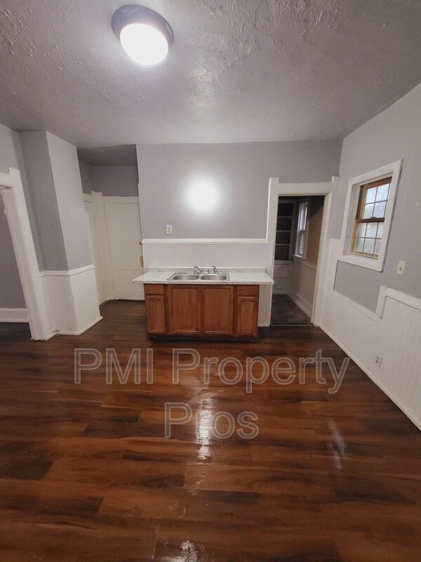 Primary Photo - 2344 N 20th St
