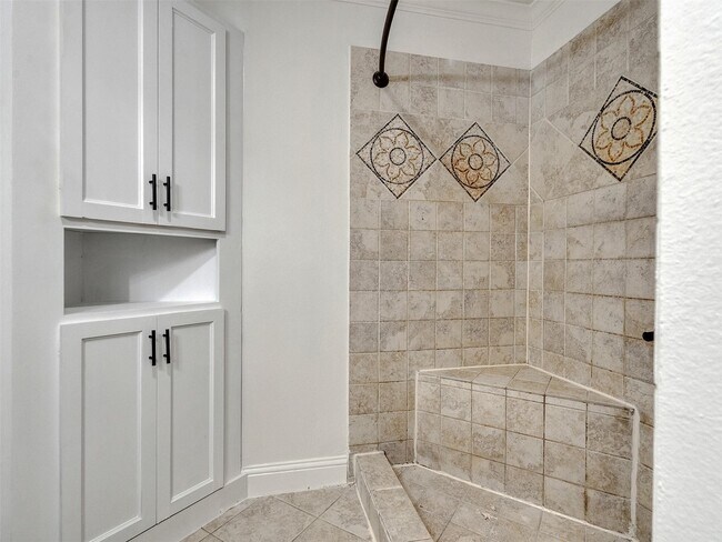 Building Photo - 5627 Southbrook Dr