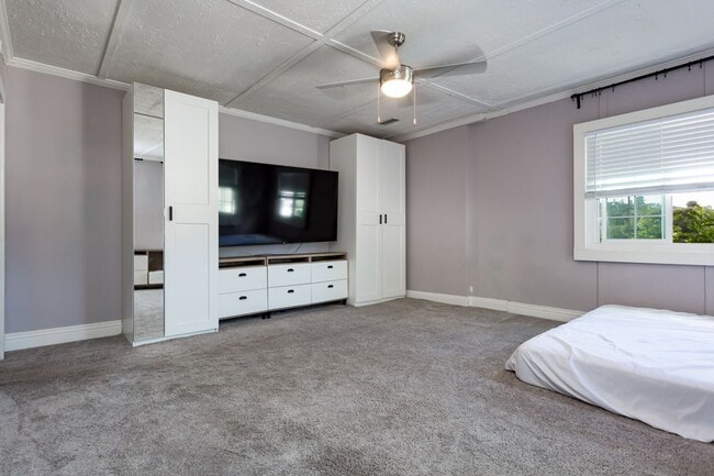 Building Photo - Remodeled Craftsman with Large Yard!