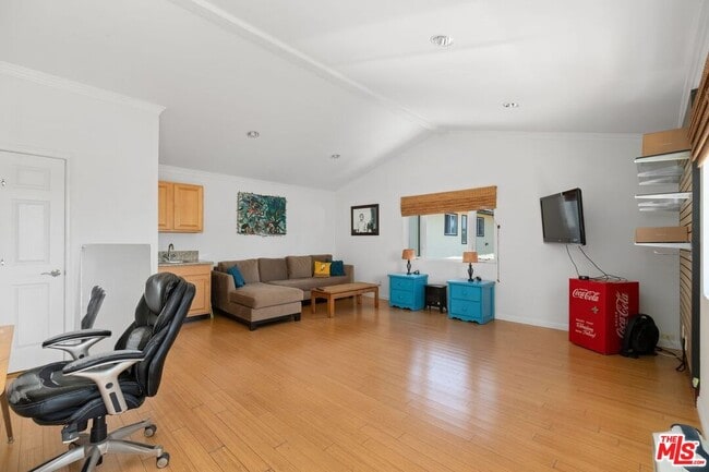 Building Photo - 1659 Ellsmere Ave