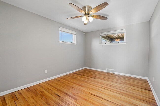 Building Photo - Newly updated 3Bed/1.5bath in West Mifflin