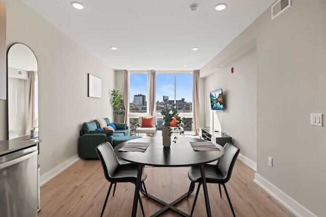 Building Photo - 901 Canal St