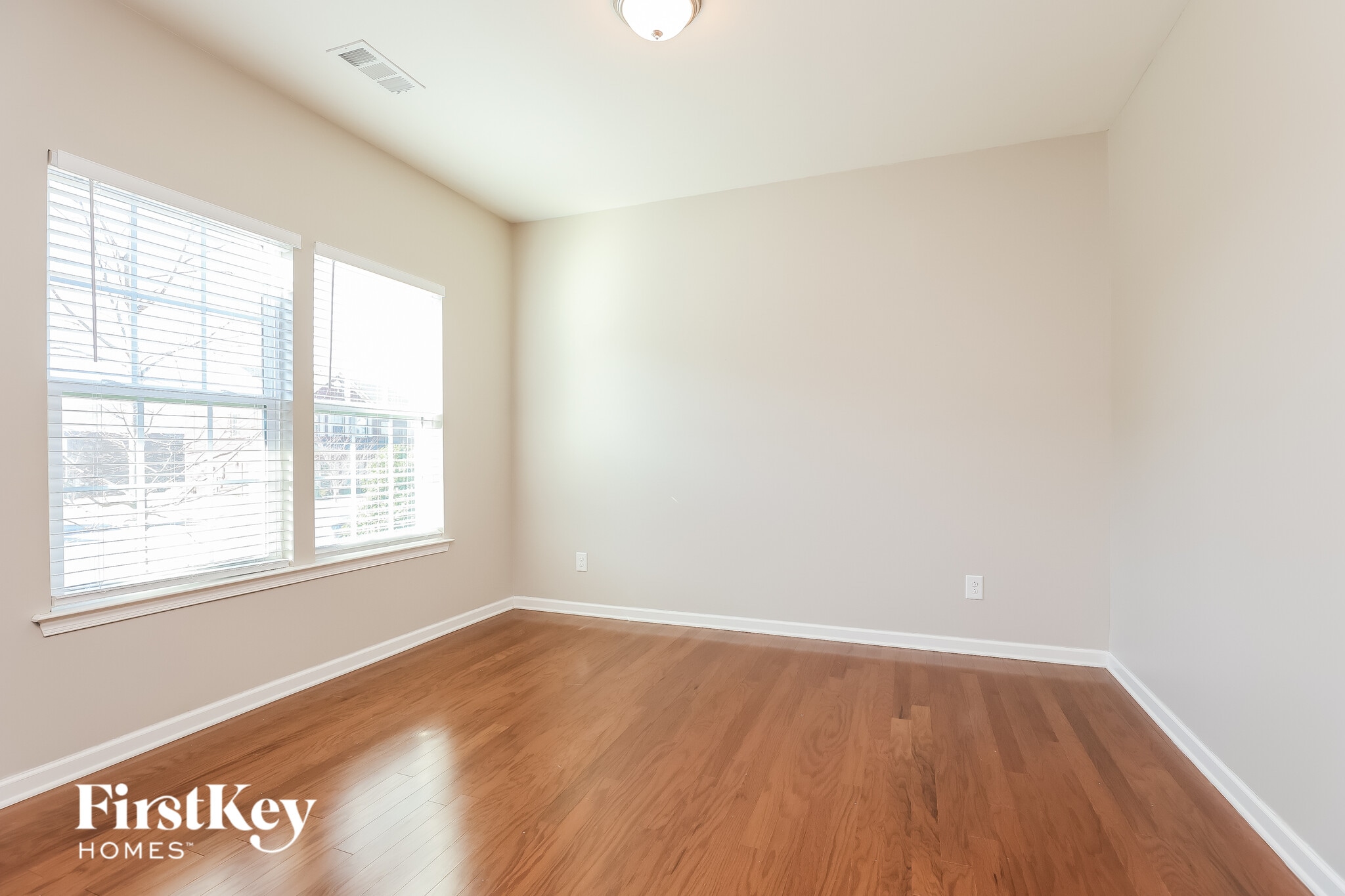 Building Photo - 7836 Oakfield Grove