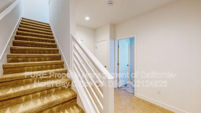 Building Photo - 221 Gambrel Cir