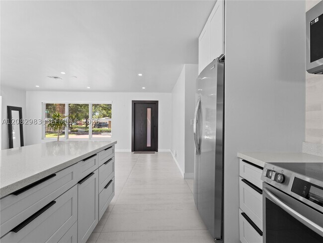 Building Photo - 421 S 56th Terrace