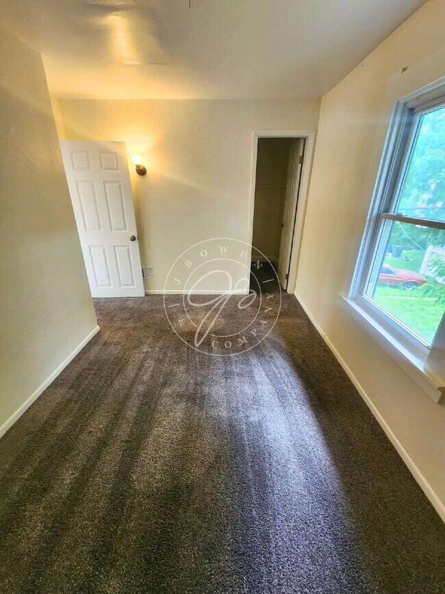 Building Photo - Spacious 3-Bedroom Home in West Toledo