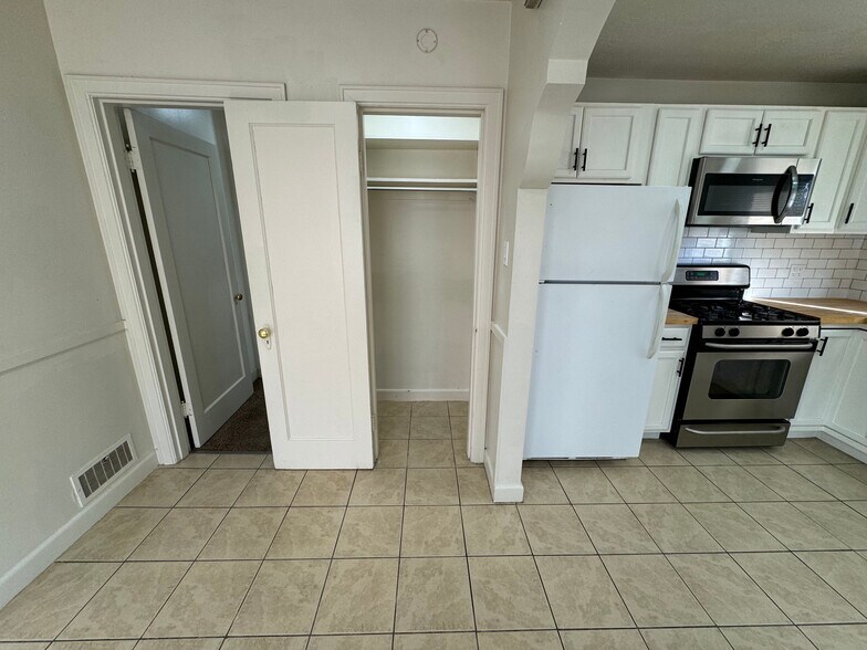 Building Photo - 2659 Brinker Ave